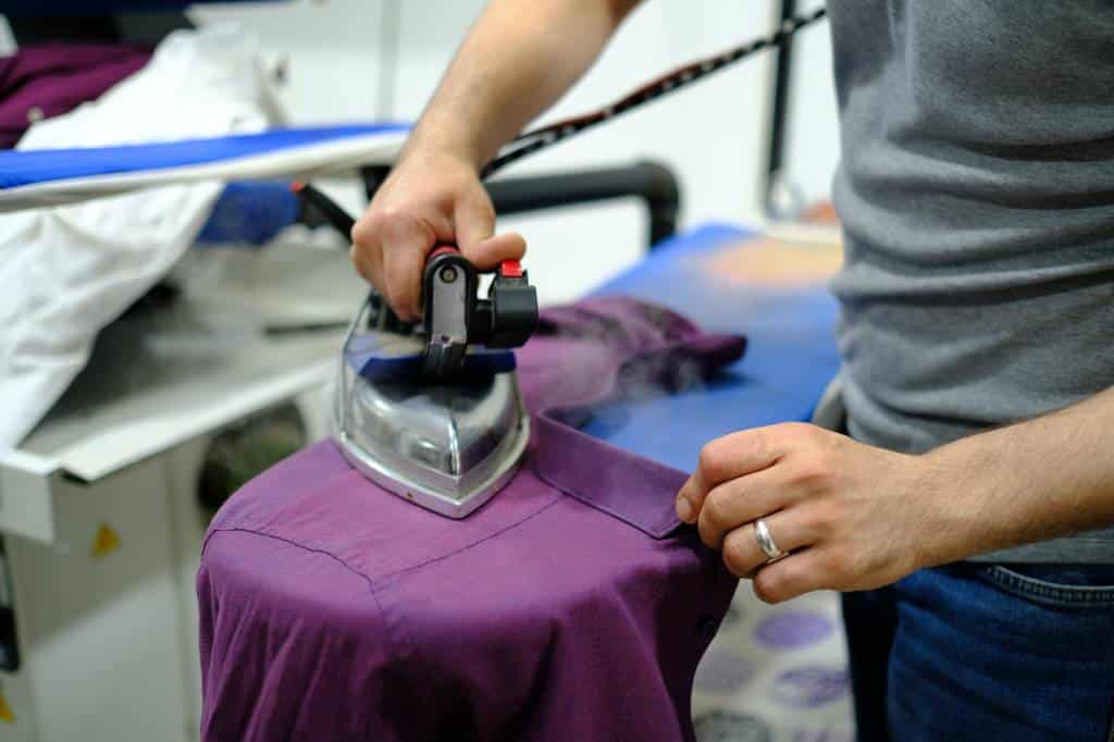 textiles et vêtements à emmener au pressing