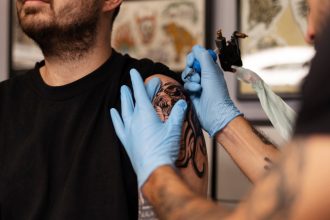Comment choisir son tatoueur ? Les critères à ne jamais négliger