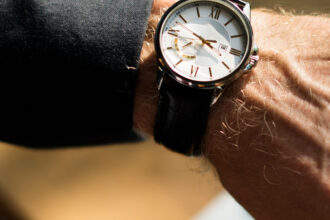 Comprendre et comparer les prestations incluses dans une révision de montre de luxe à Aix-en-Provence