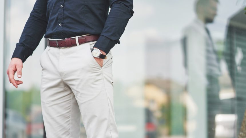 Du casual au chic : adapter ses pantalons selon son environnement de travail